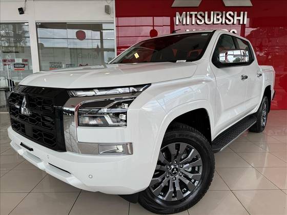 MITSUBISHI TRITON 2.4 BITURBO DIESEL CD HPE-S 4X4 AUTOMÁTICO MITSUBISHI TRITON 2.4 BITURBO DIESEL CD HPE-S 4X4 AUTOMÁTICO